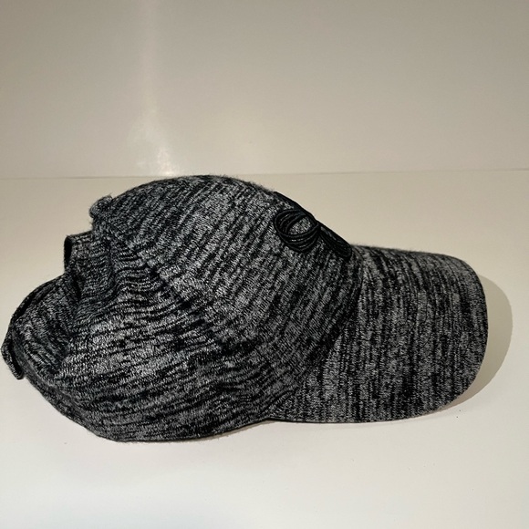 TNA / Aritzia White Logo Baseball Cap in Dover Gray / Adjustable Band - Picture 6 of 6